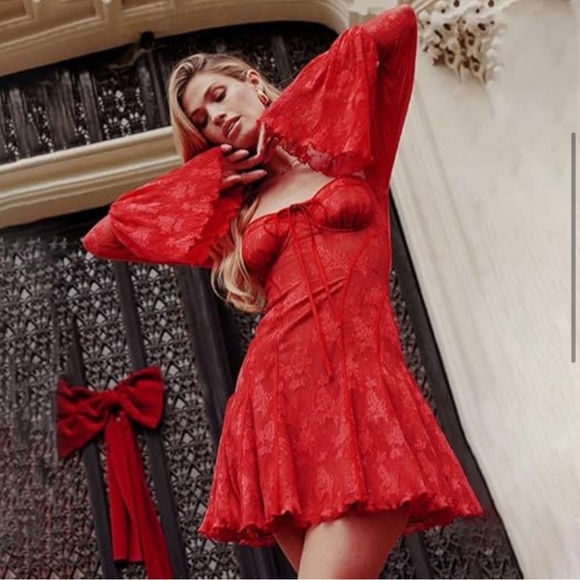 HOUSE OF CB 'Analissa' Scarlet Lace Corset Dress - Picture 4 of 8